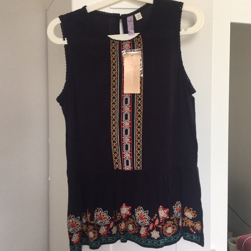 NWT Francesca’s embroidered top